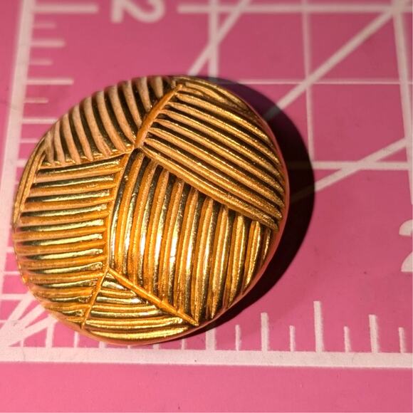 Vintage Chunky Round Basket Weave Design Clip On Earrings - Picture 3 of 4